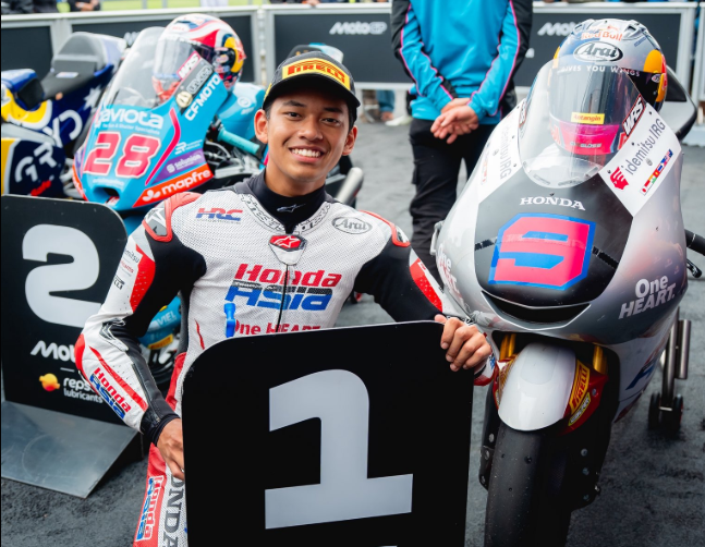 Veda Ega Pratama meraih pole position di Moto3 Australia 2026. Veda Ega Pratama meraih pole position di Moto3 Australia 2026.